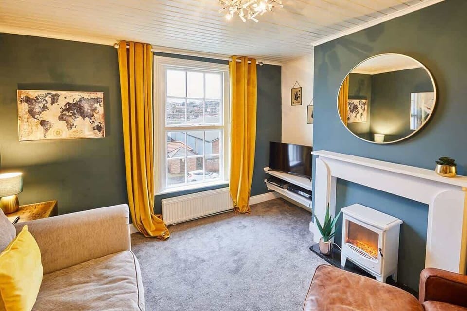 Harbour Mist Cottage, Whitby - Host & Stay