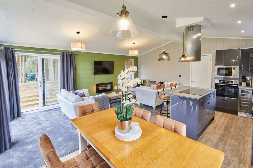 The Cabin In The Woods, Egton - Host & Stay