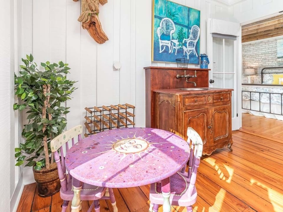 Sunroom with unique decor