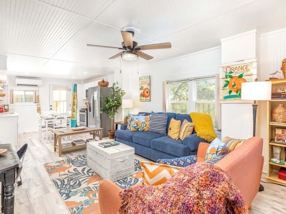 Gorgeous detached ground level 1BR apartment