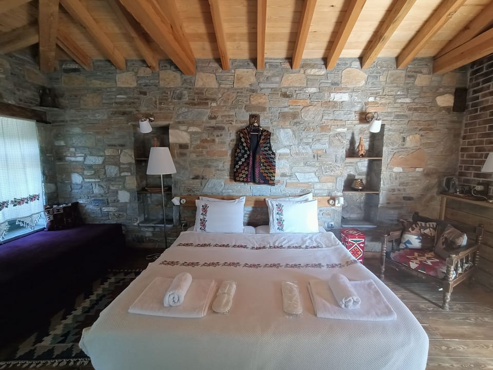 Deluxe Quadruple Room, Mountain View | Egyptian cotton sheets, premium bedding, minibar, in-room safe