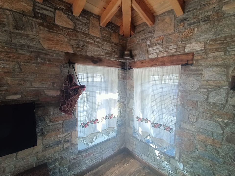 Deluxe Quadruple Room, Mountain View | Egyptian cotton sheets, premium bedding, minibar, in-room safe