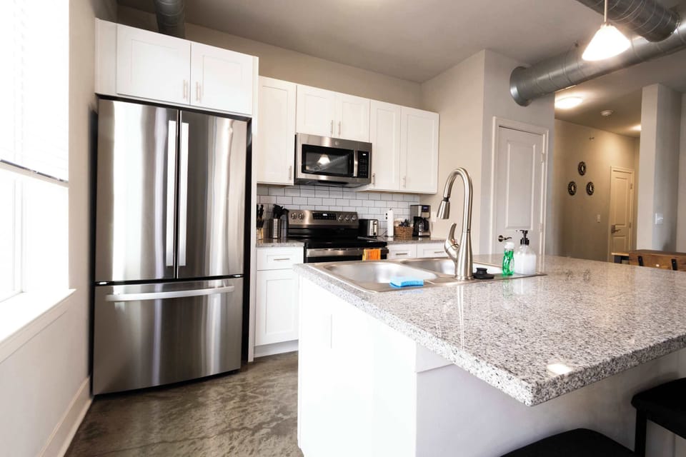 Full Kitchen with all basic cookware supplied.