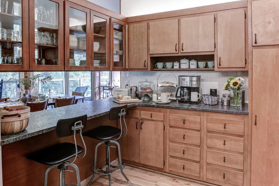 Coffee Bar w/ Island seating