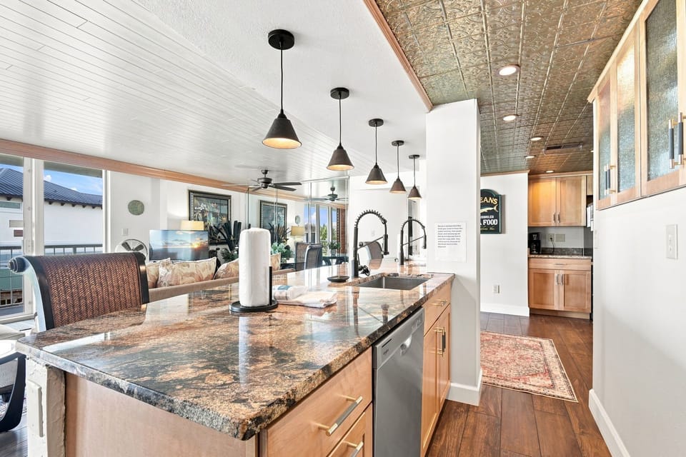 Full kitchen