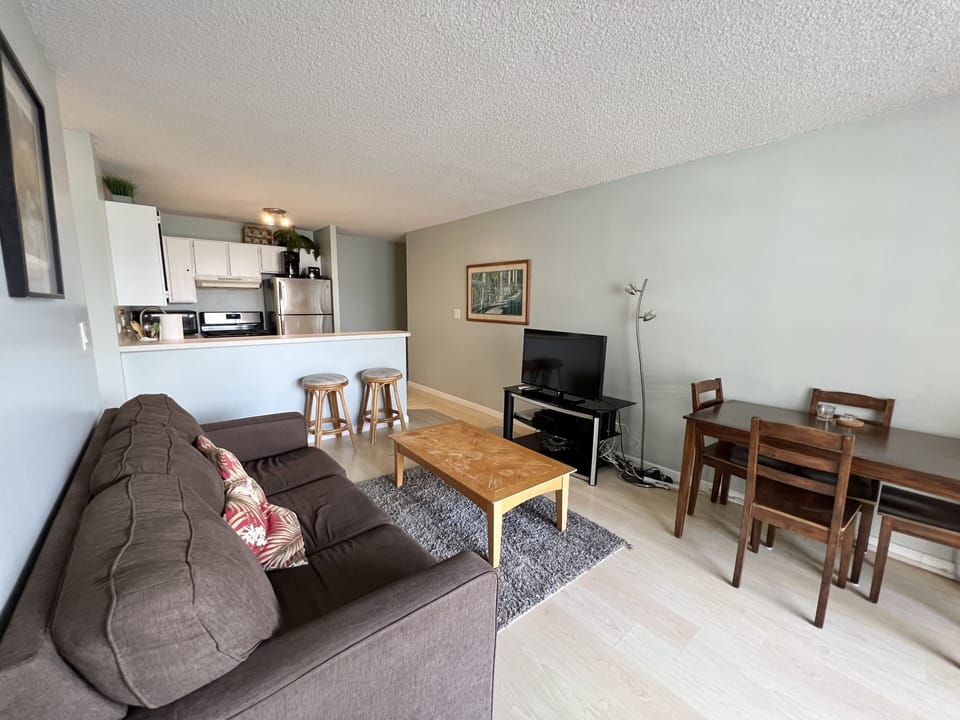 Living Room with Dining Table for 4 - Living Room with Dining Table for 4
