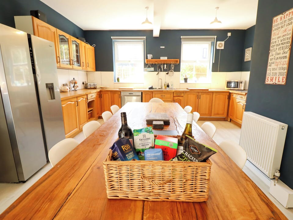 Fridge, microwave, dishwasher, electric kettle