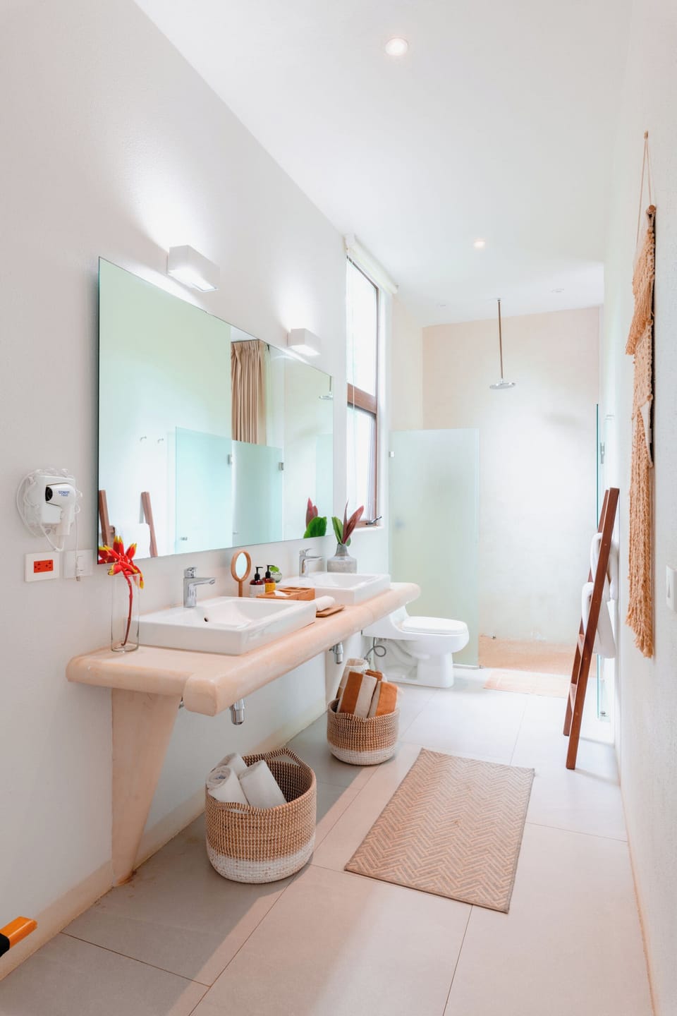 Luxury Room, 1 King Bed, Hot Tub | Bathroom | Shower, rainfall showerhead, designer toiletries, hair dryer