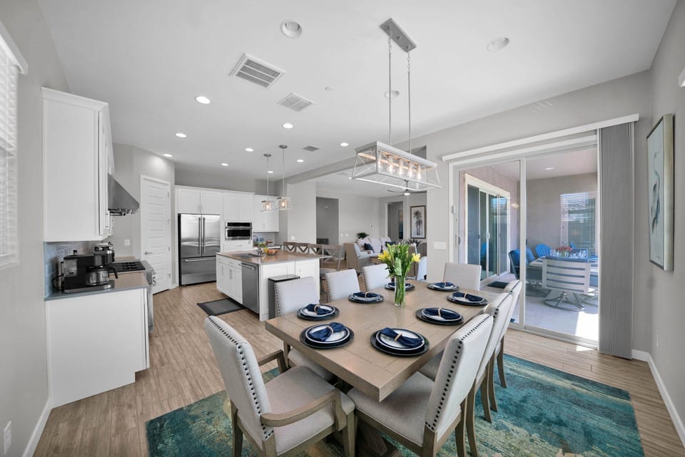 Dining for 8 with pool view! 2 leaves expand table for additional seating.