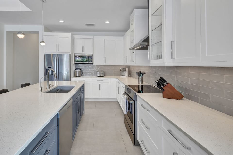 Fully-Equipped Kitchen for Simple Meal Prep
