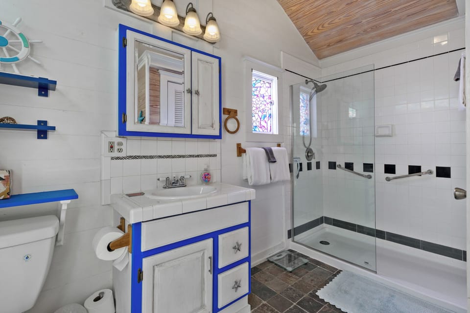A spacious bathroom