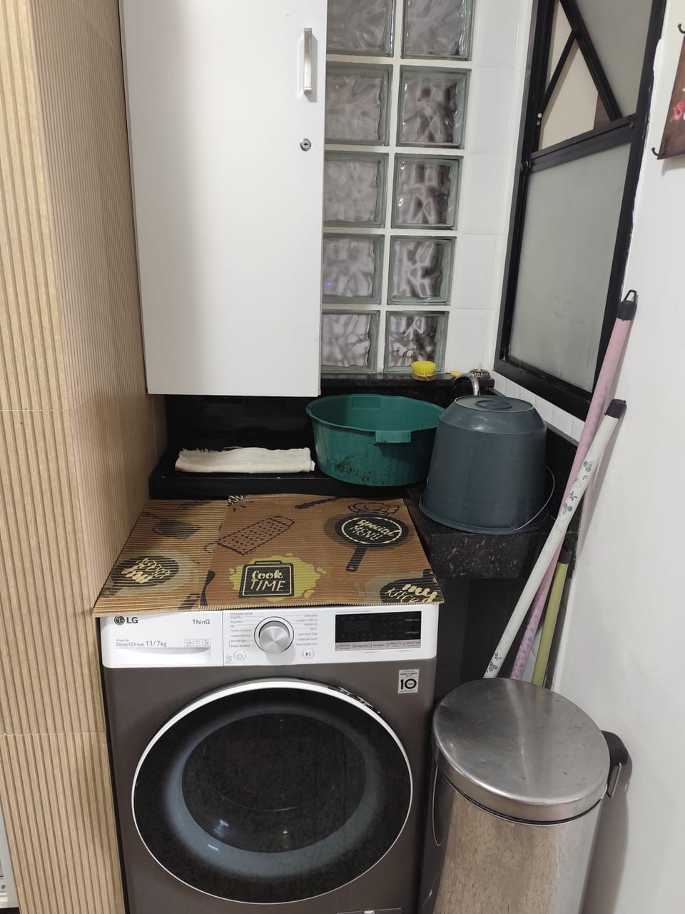 Máquina de lavar e secar roupas