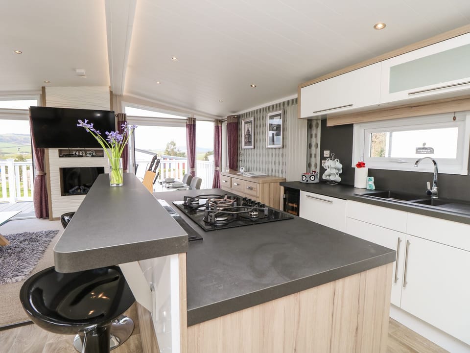 Cottage | Private kitchen | Fridge, microwave, dishwasher, electric kettle