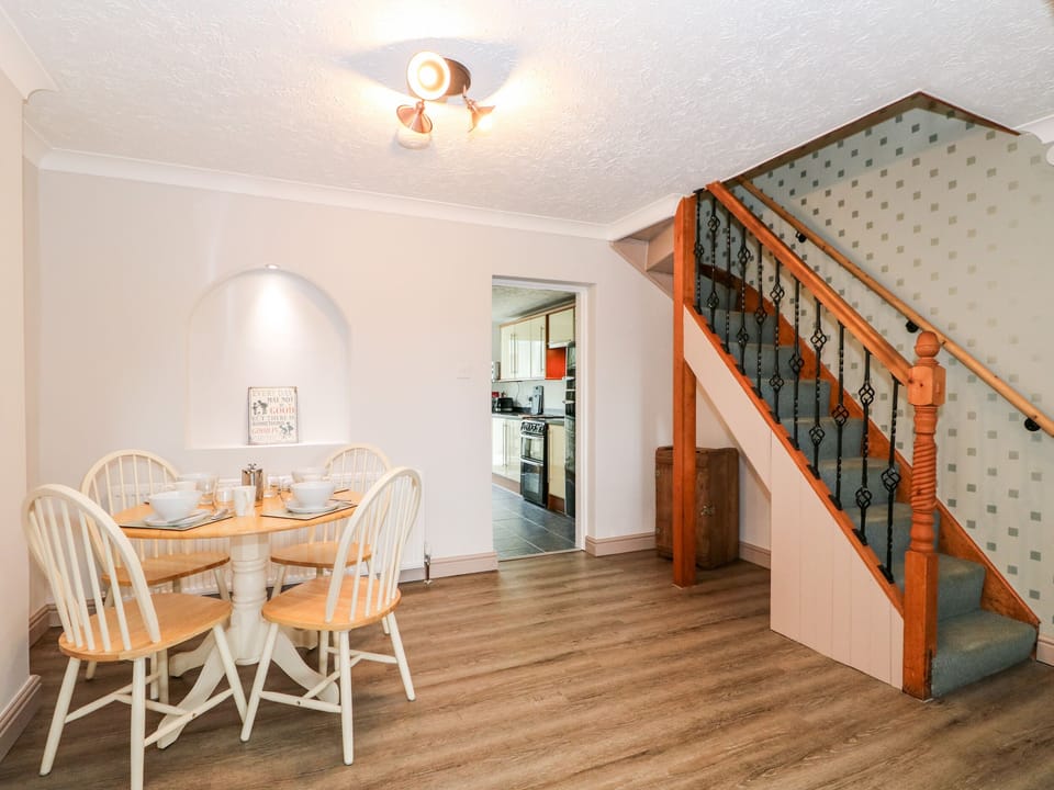 Cottage | Dining