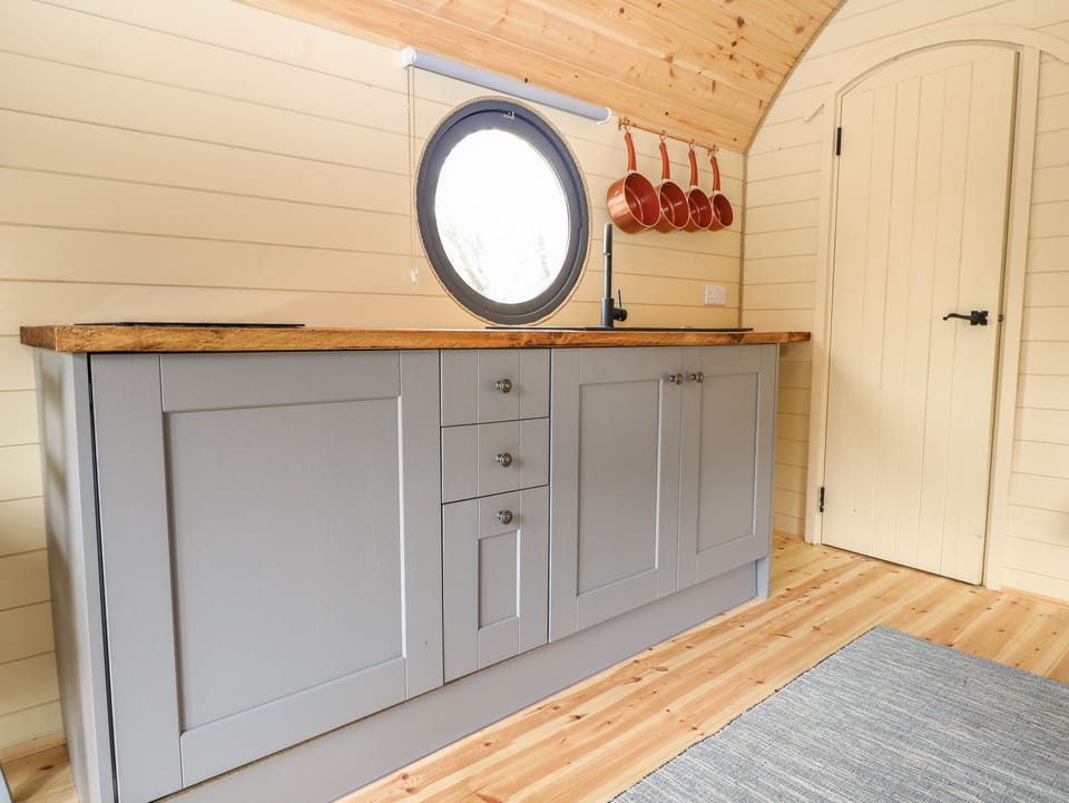 Cottage | 1 bedroom, individually decorated, individually furnished, free WiFi