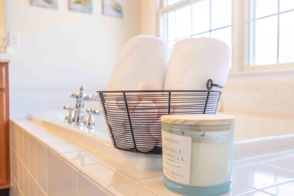 Primary soaking tub - Enjoy a great soak in the large tub!