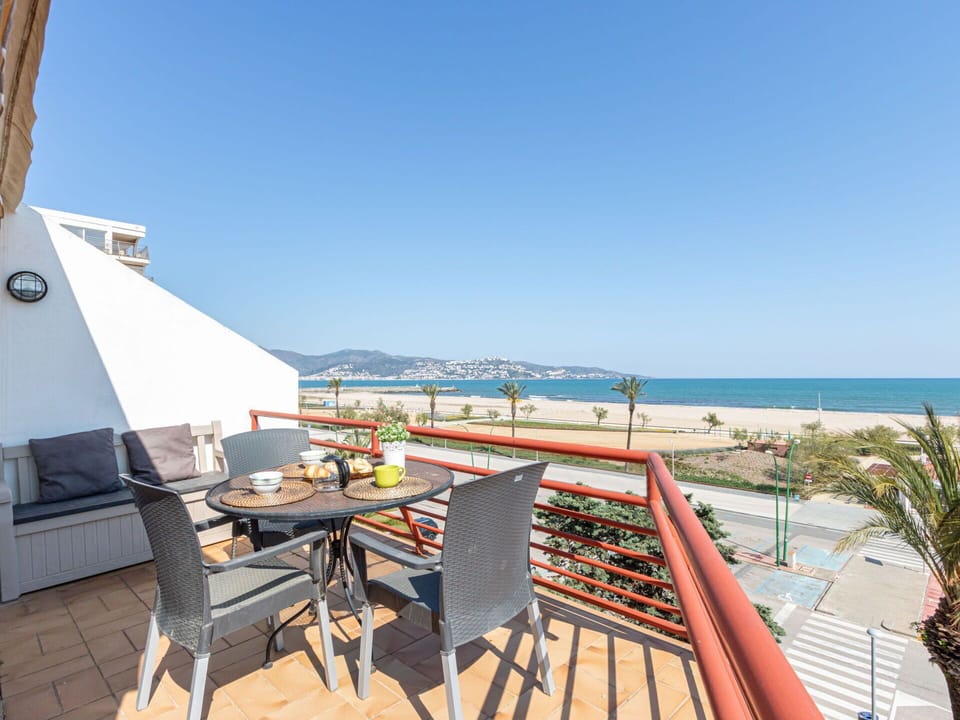 Property, Vacation, Real Estate, Ocean, Building, Sea, Room, Shore, House, Apartment
