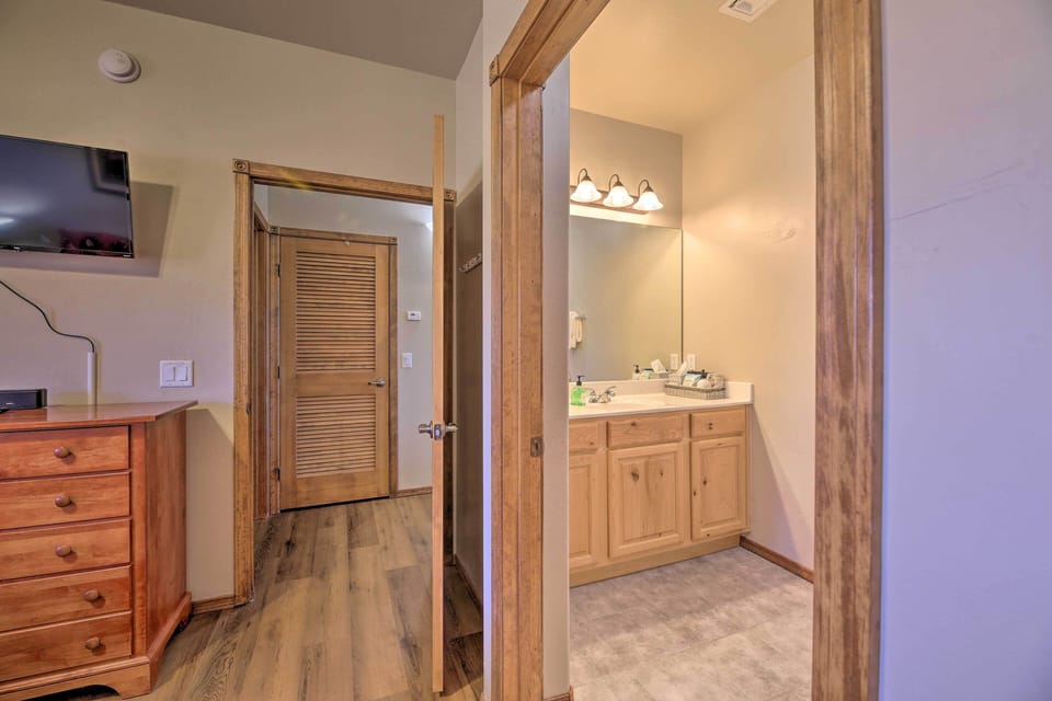 En-Suite Bathroom | Complimentary Toiletries