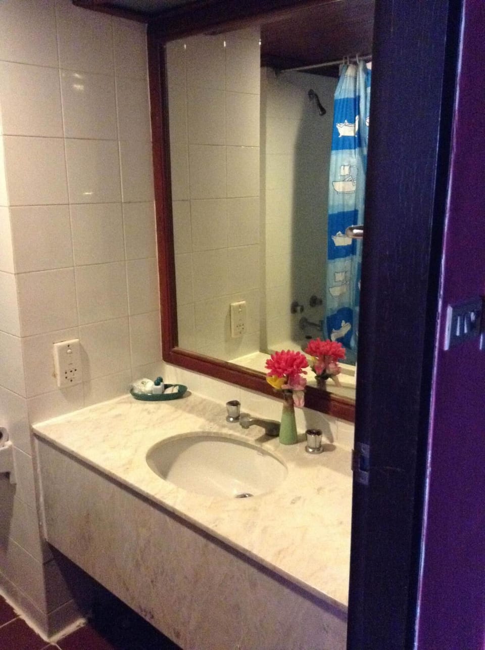 Shower, free toiletries, towels