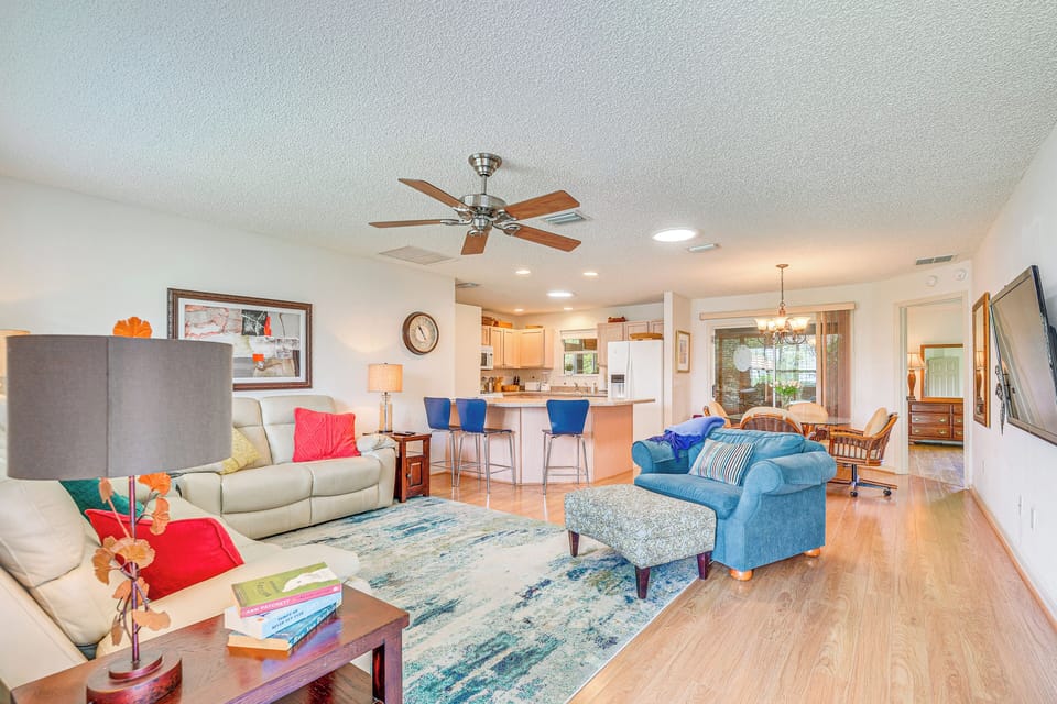 Living Room | Open Floor Plan | Free WiFi