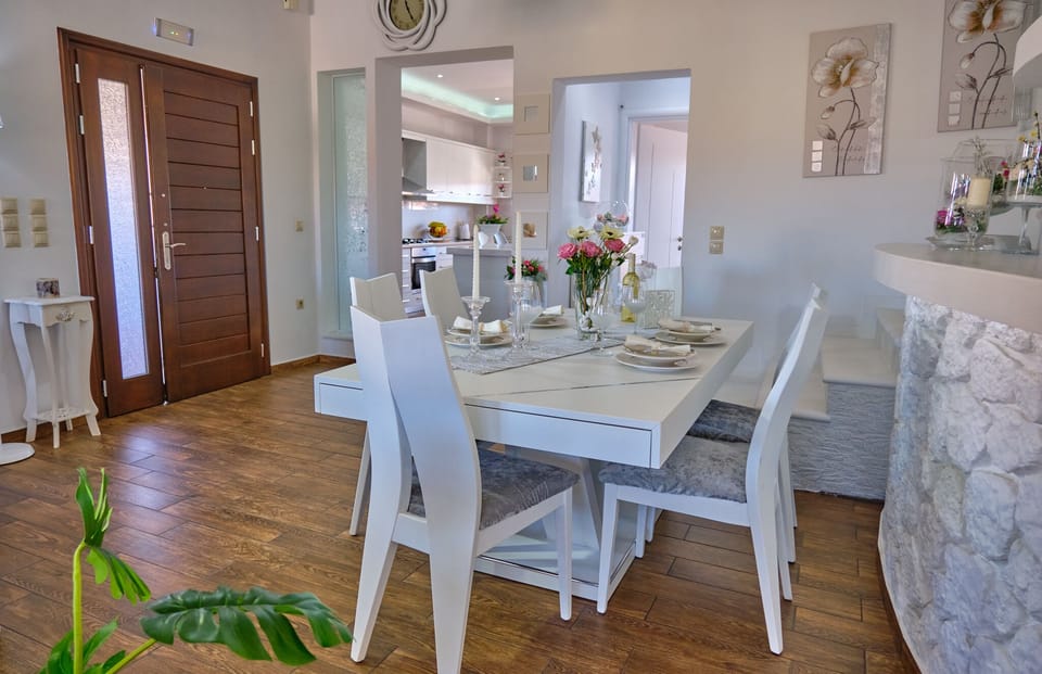 Elena Luxury Suite Agios Stefanos Dining Area 