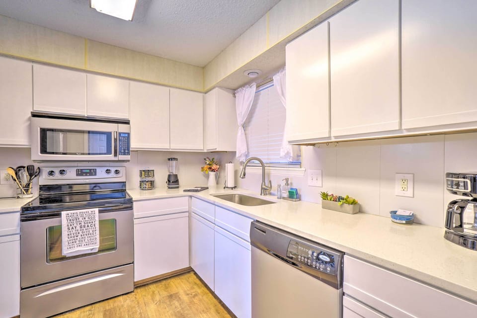 Kitchen | Toaster | Crockpot | Drip Coffee Maker | Blender | Ice Maker
