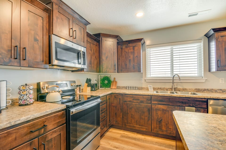Kitchen | Keurig Coffee Maker | Ice Maker