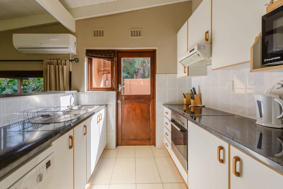 Classic Villa | Private kitchen | Electric kettle