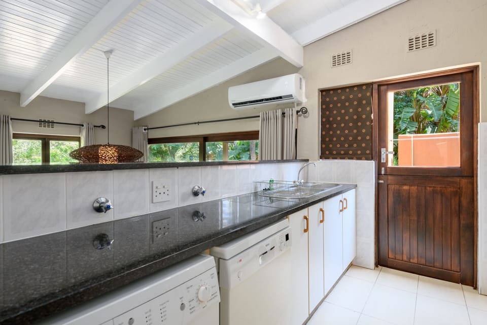 Classic Villa | Private kitchen | Electric kettle