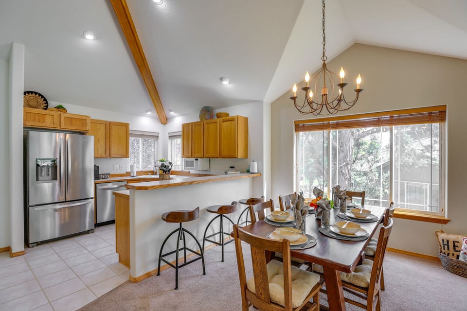 Dining Space | Dishware & Flatware