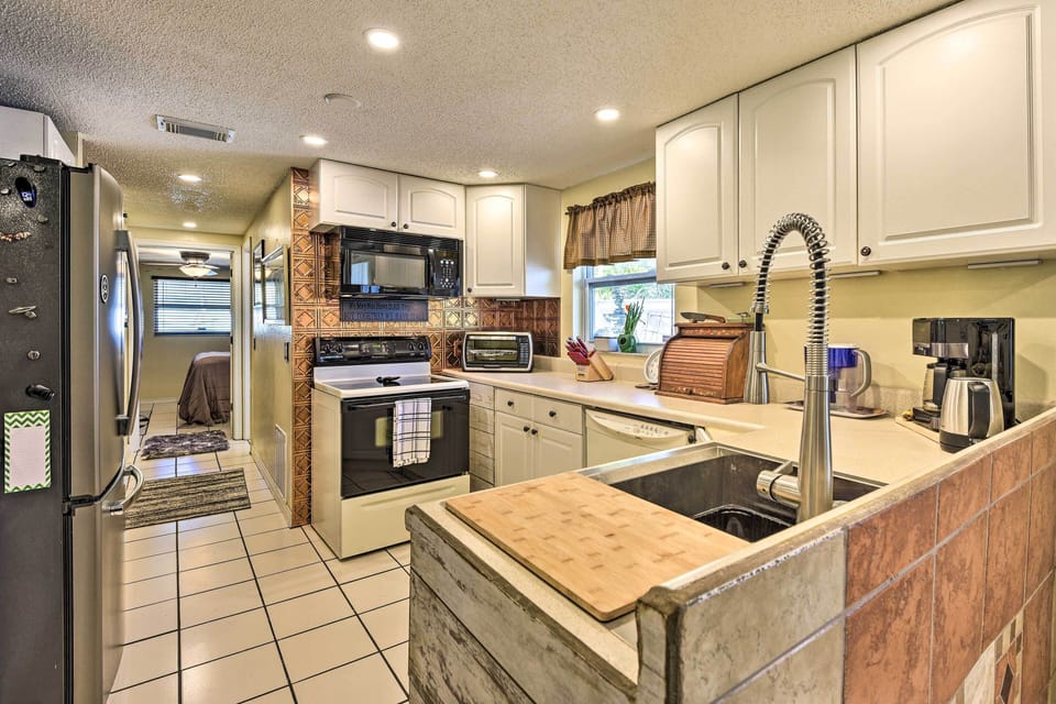 Kitchen | Fully Equipped | Basic Cooking Essentials Provided