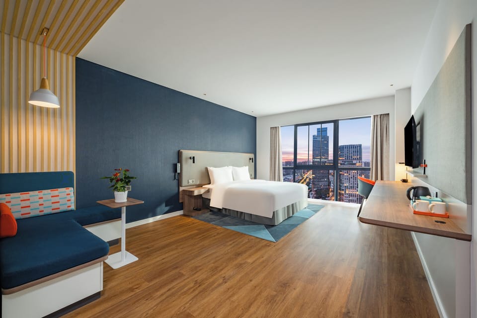1 King Bed Standard City View Non-smoking | In-room safe, desk, laptop workspace, blackout drapes