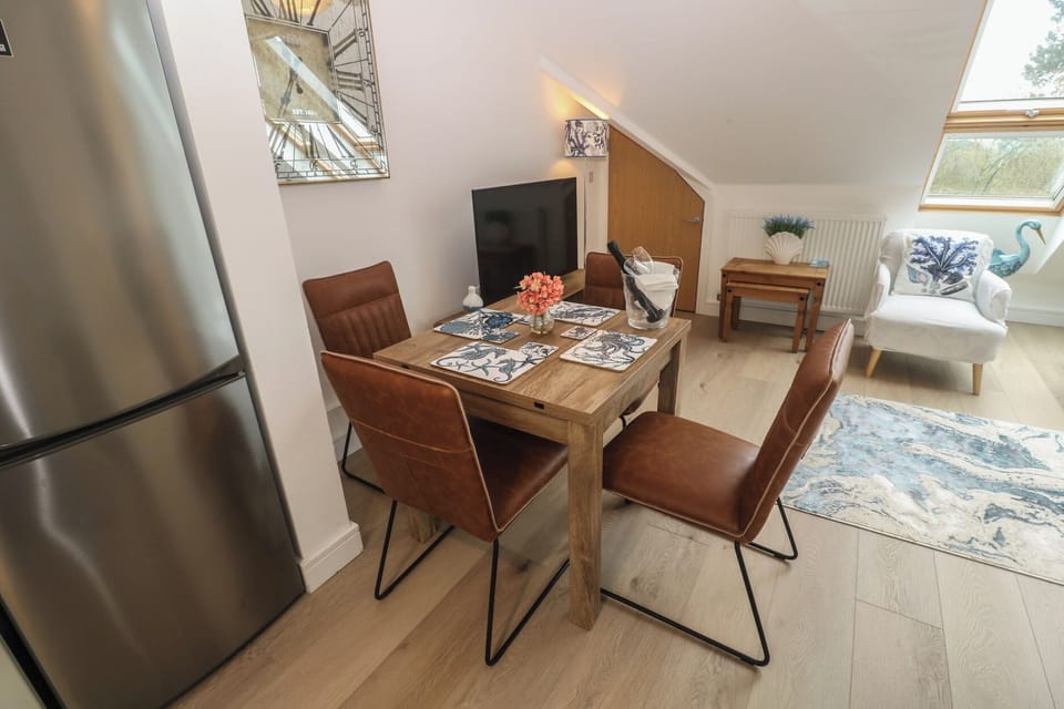 Cottage | Dining