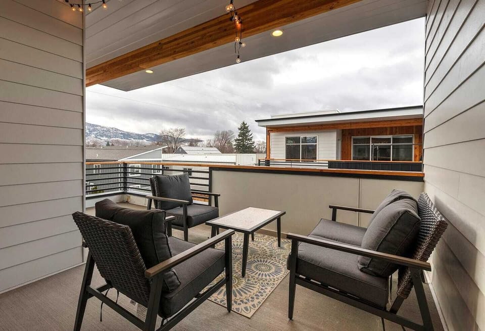 Balcony/ Outdoor Seating Area ( Level 3) 