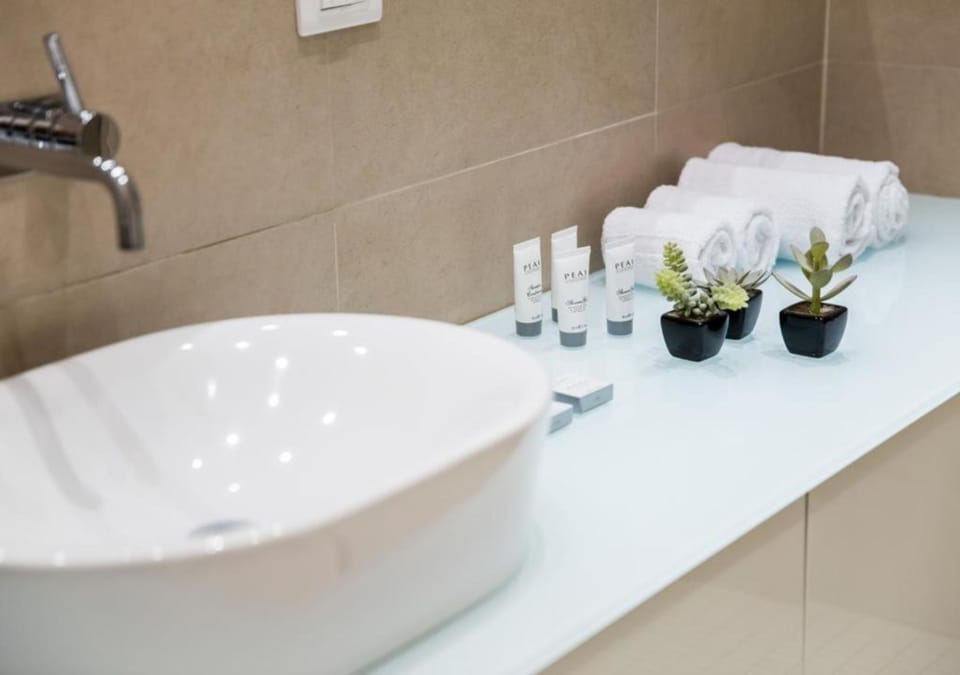 Bathroom sink