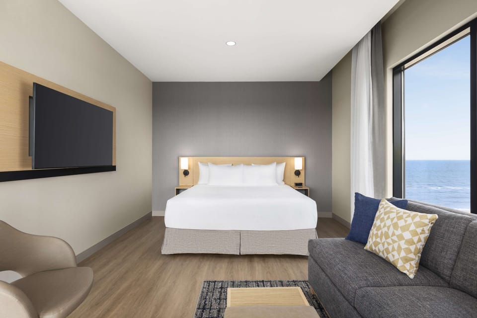 CITY VIEW 1 KING BED (PLUS SLEEPER SOFA) | View from room