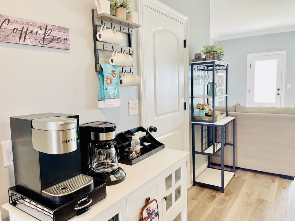 Coffee bar & bar area