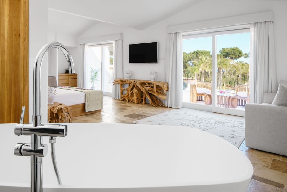 Presidential Studio Suite | Premium bedding, memory foam beds, minibar, in-room safe