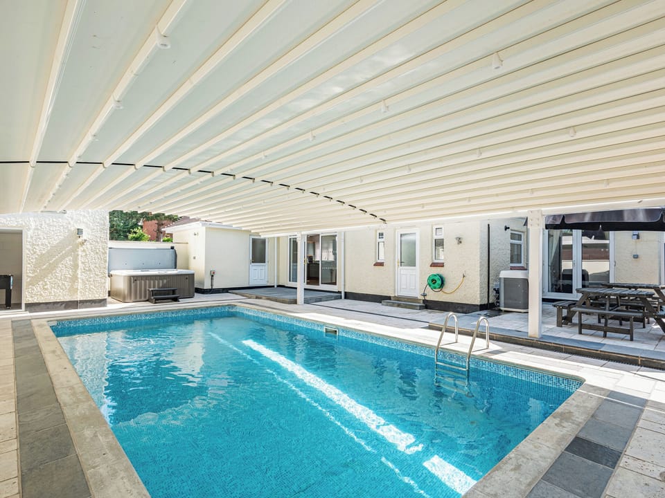 Swimming pool | Seacroft Lodge, Skegness