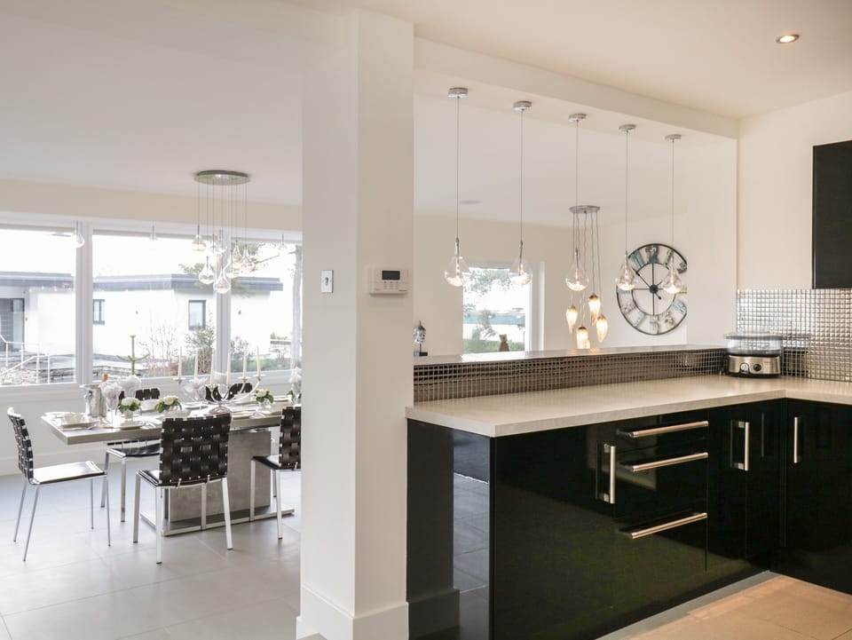 Cottage | Private kitchen | Fridge, dishwasher, electric kettle, toaster