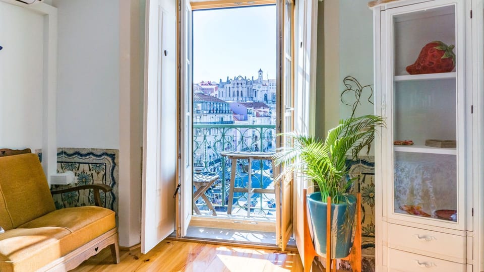 Open the doors and let Lisbon unfold before you. Sunlit interiors, charming décor, and stunning city views create an unforgettable urban escape. #LisbonLife #BoutiqueStay #CityViews #TravelLisbon #Portugal #PT #Lisbon