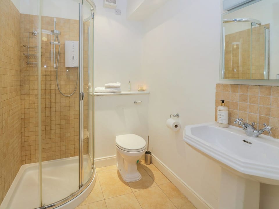 Shower room | Weavers Cottage, Aberfeldy