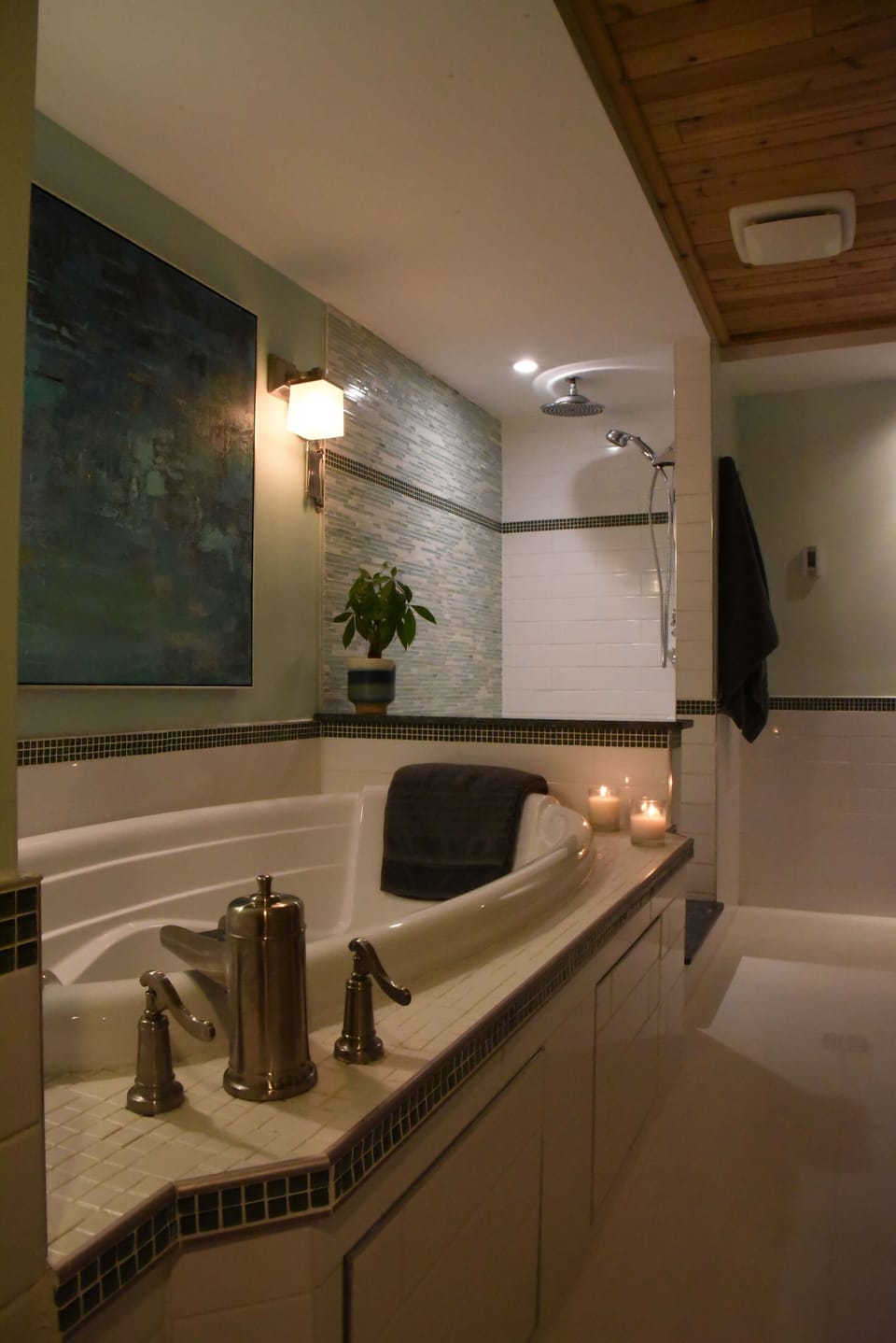 Superior Studio Suite | Bathroom | Hair dryer, towels