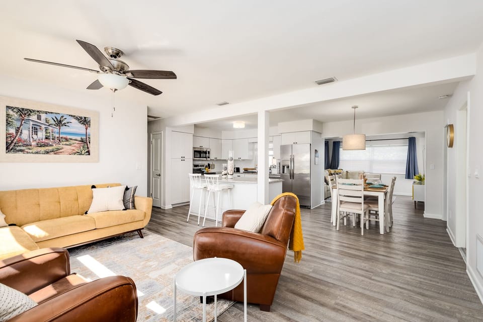 Bright and Inviting entrance into your new home!