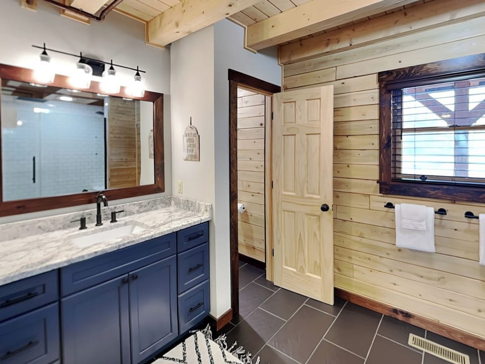 A Lil Slice of Heaven by Taylor Made Deep Creek Cottage in Deep Creek Lake