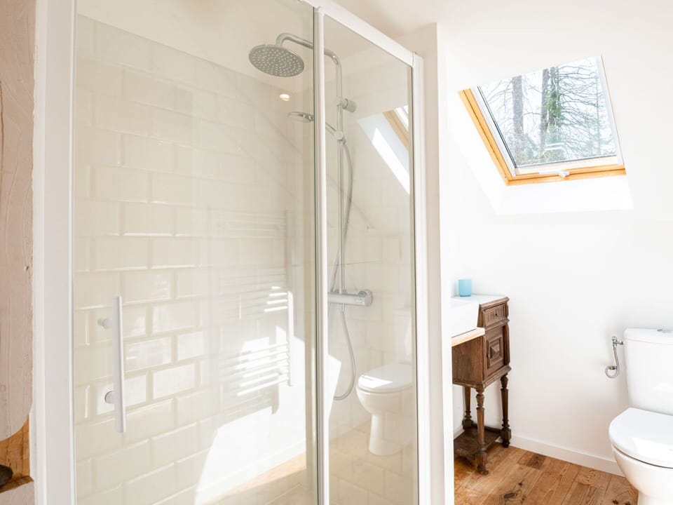 Property, Building, Plumbing Fixture, House, Wood, Interior Design, Bathroom, Floor, Flooring, Comfort