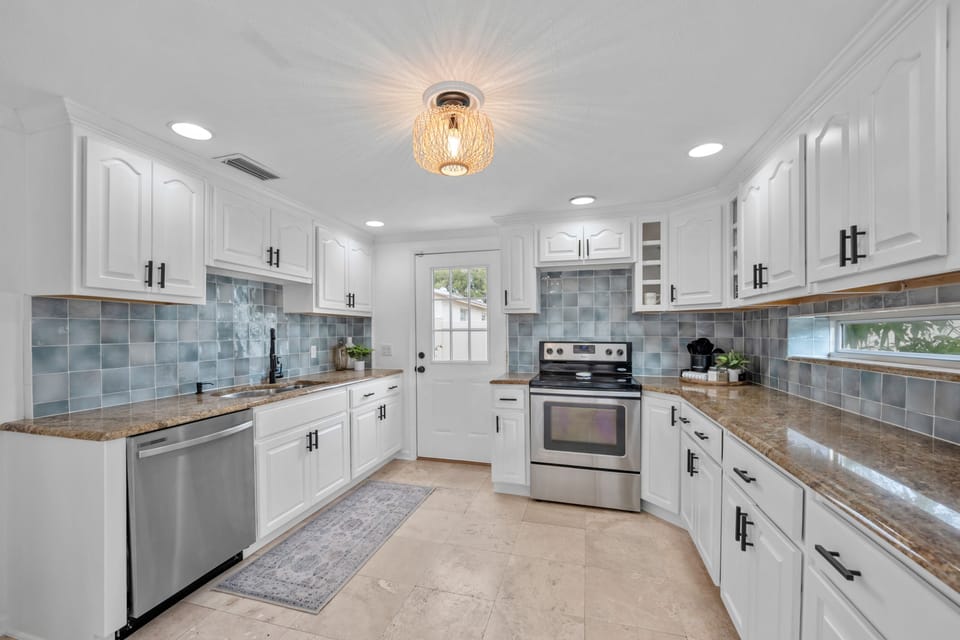 Full kitchen
