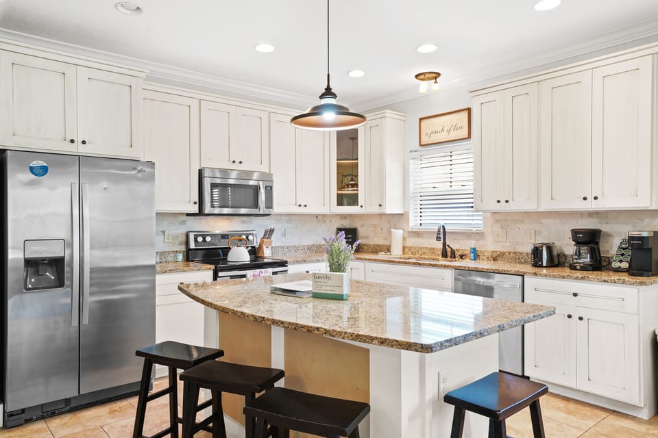 Large kitchen, perfect for entertaining, making homemade meals, or sneaking ice cream at midnight!