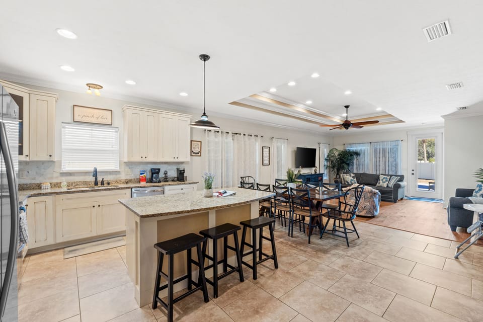 Large kitchen, perfect for entertaining, making homemade meals, or sneaking ice cream at midnight!