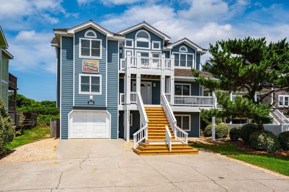 DE25N: Tequila Sunrise | Front Exterior